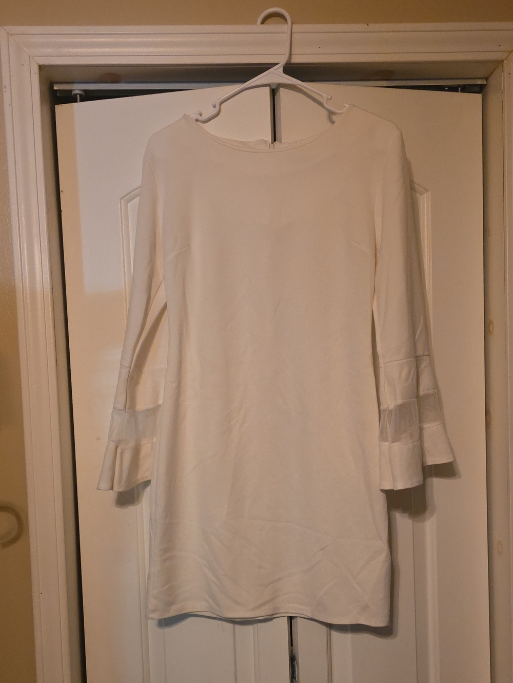 5/$25 White Bell-Sleeve Shift Dress